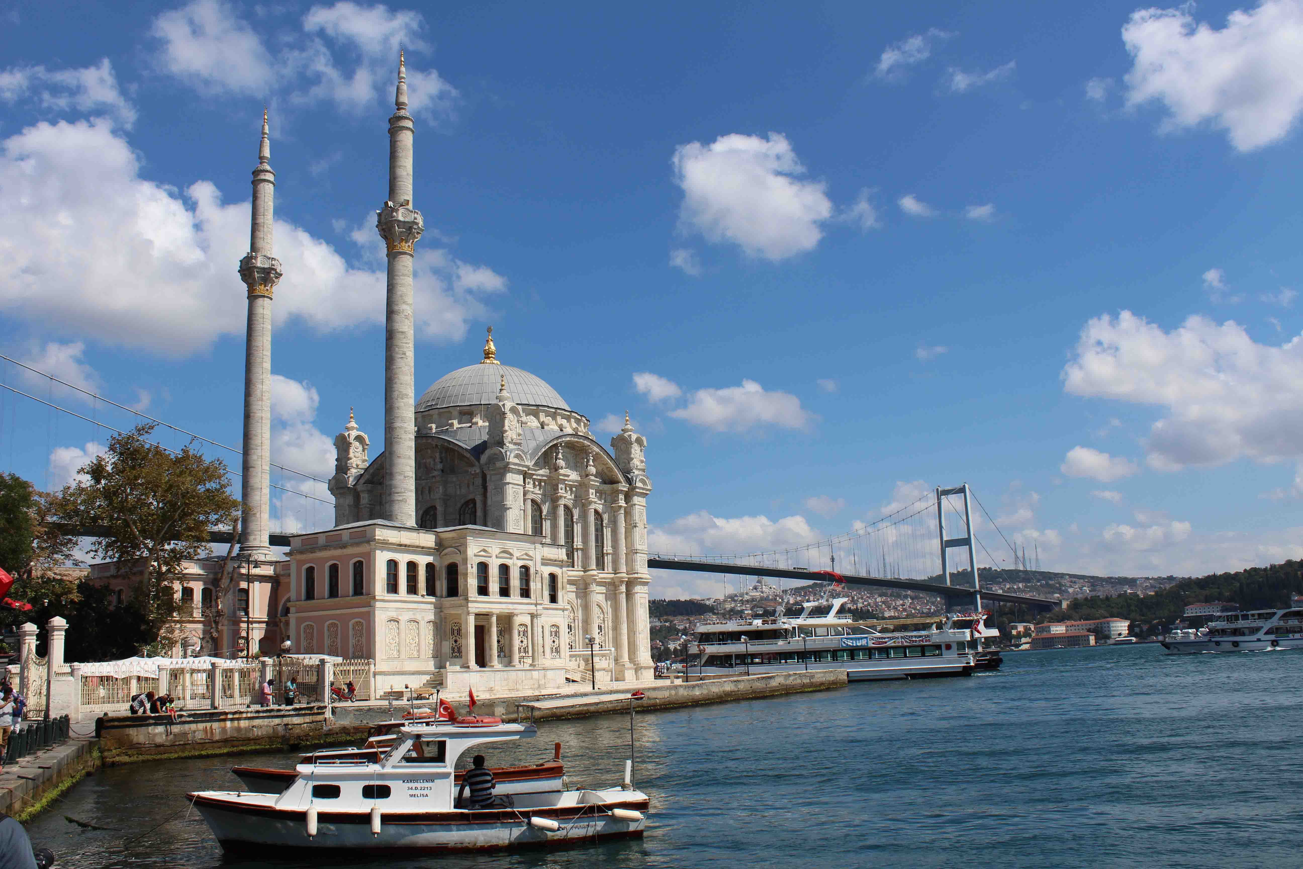 Ortaköy Cami